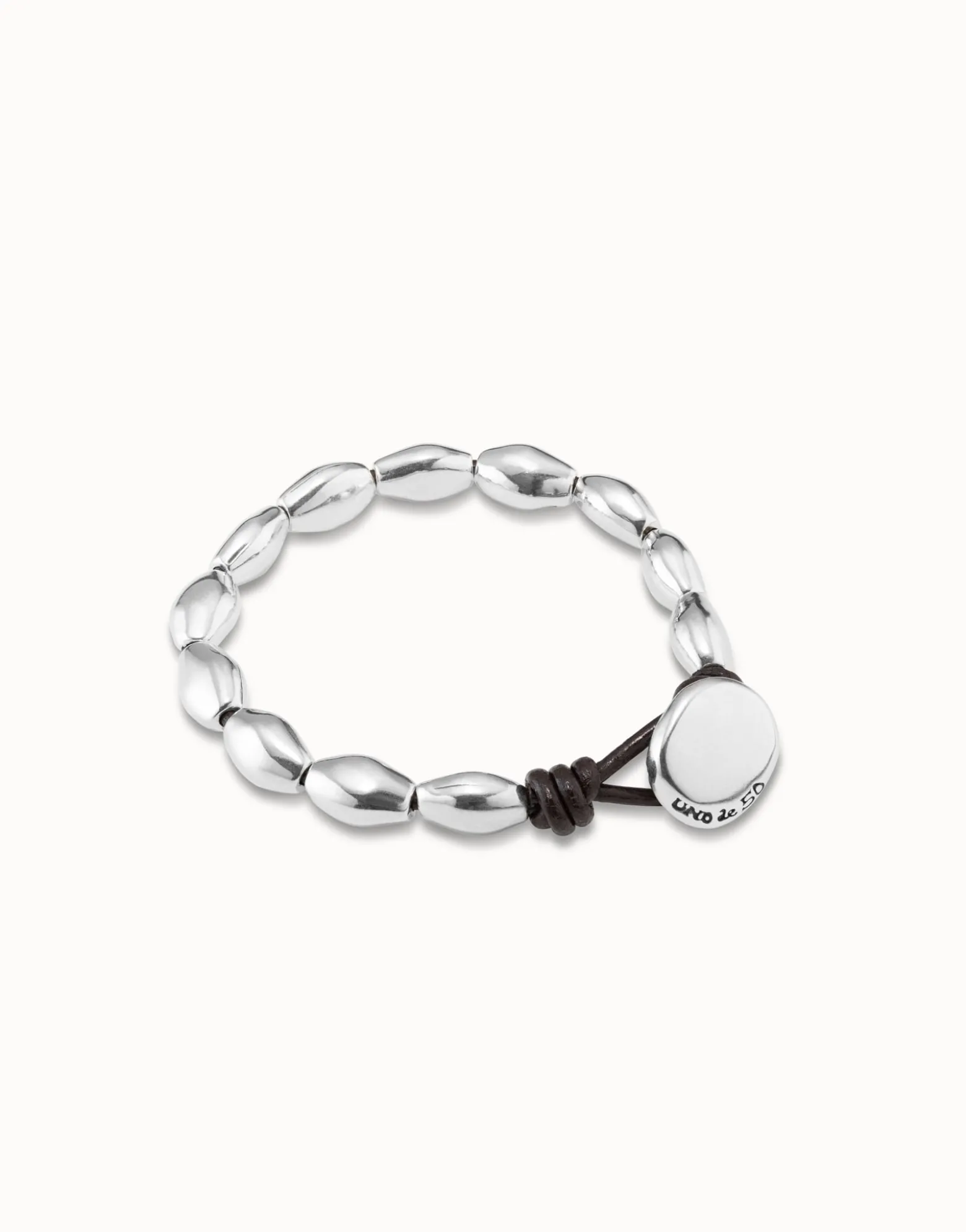 Pulsera bañada en plata de ley y cuero con fornitura ovalada