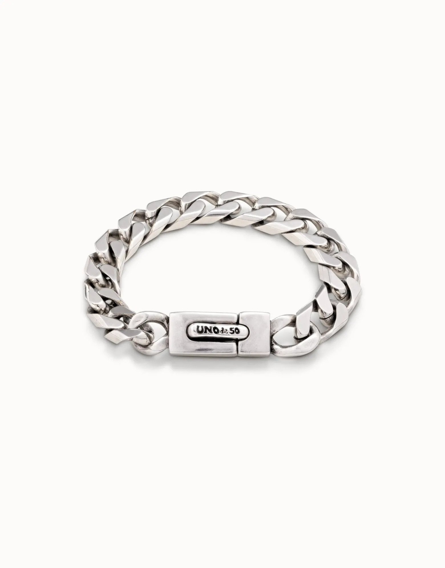 Pulsera bañada en plata ley con cadena barbada y cierre automático