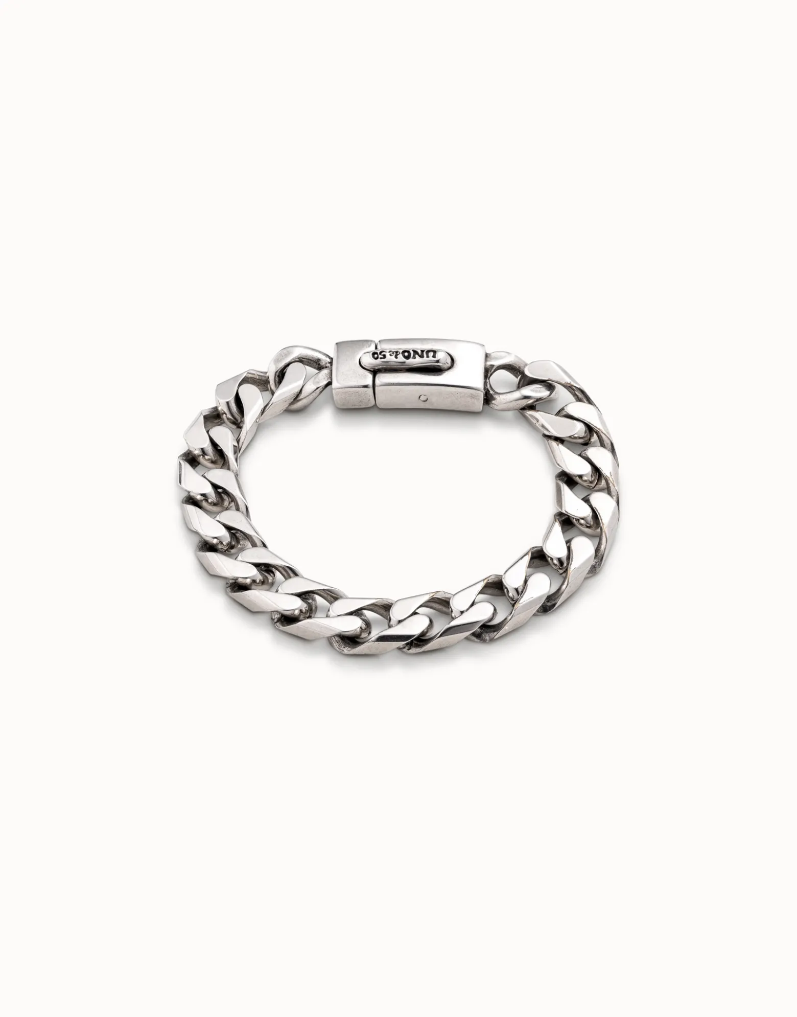 Pulsera bañada en plata ley con cadena barbada y cierre automático