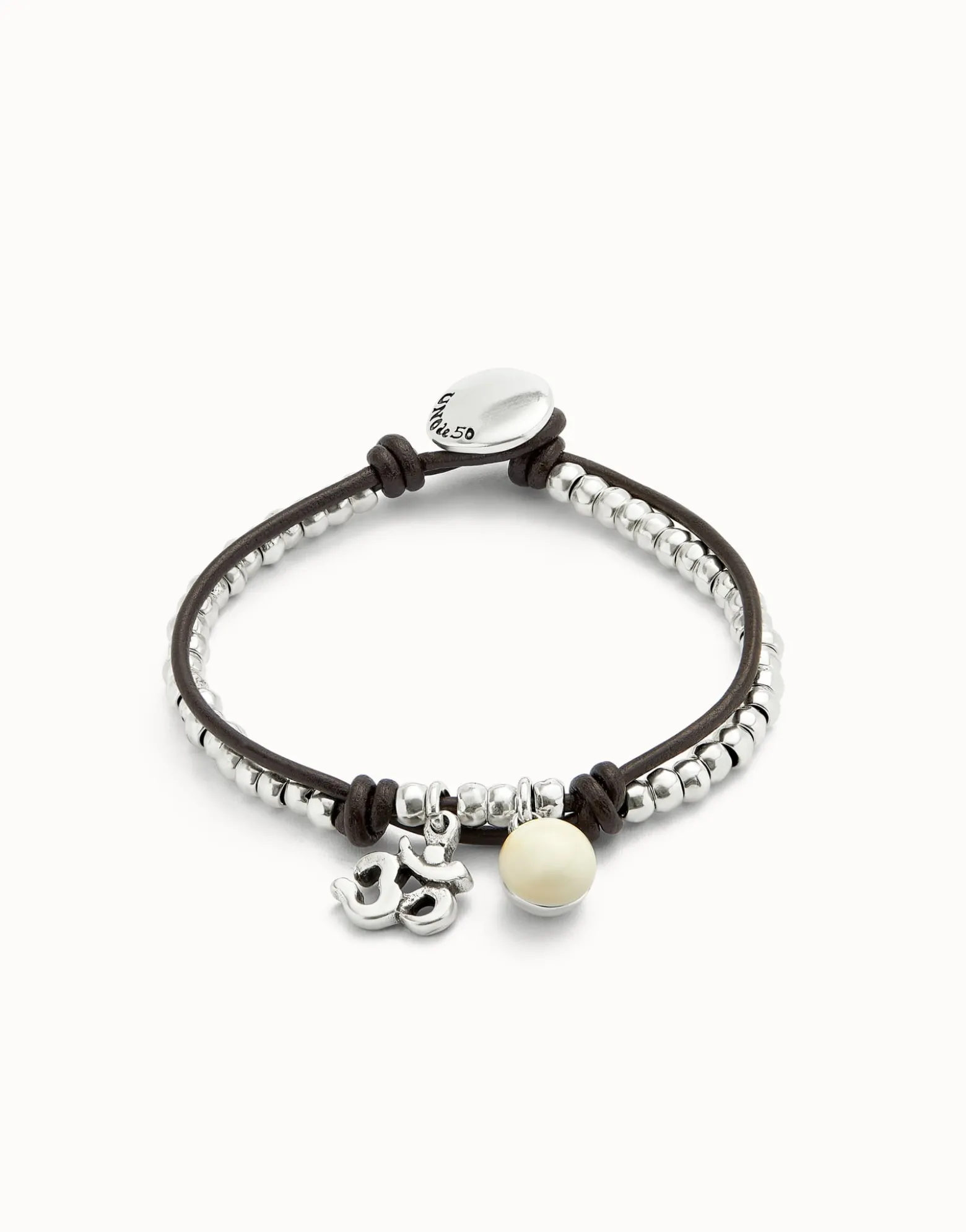 Pulsera bañadas en plata de ley con cuero y cristal de murano marfil
