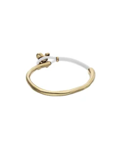 Pulsera combinada en cuero crema y oro 18k con adorno de mariposa