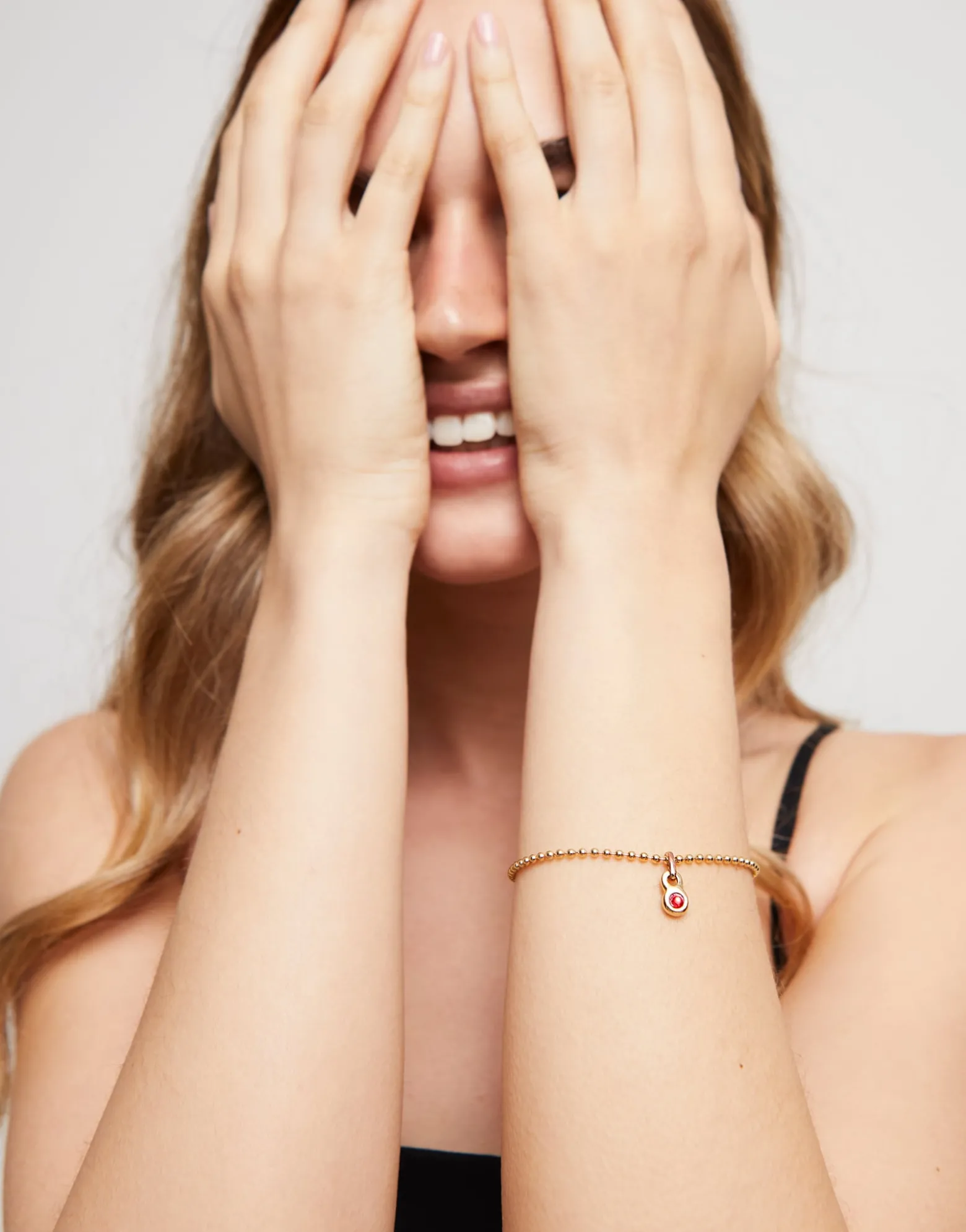 Pulsera con bolas bañada en oro de 18k