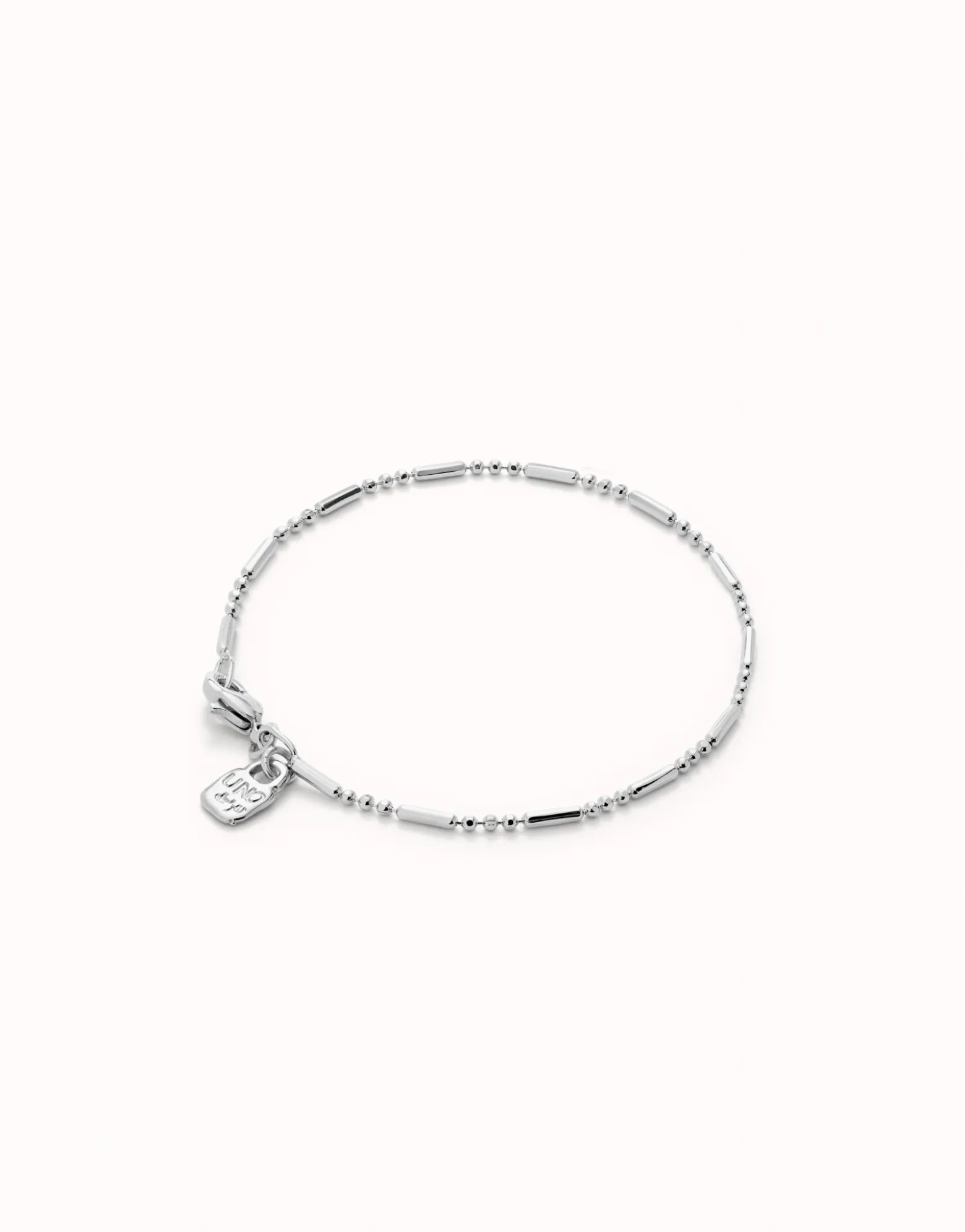 Pulsera con bolas y piezas alargadas bañada en plata de ley