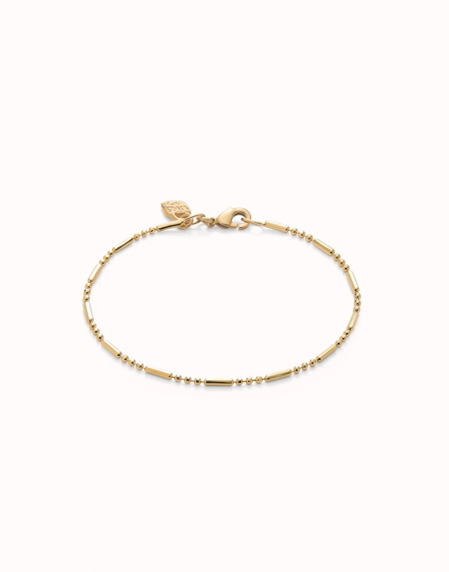 Pulsera con bolas y piezas alargadas bañada en oro 18k