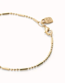 Pulsera con bolas y piezas alargadas bañada en oro 18k