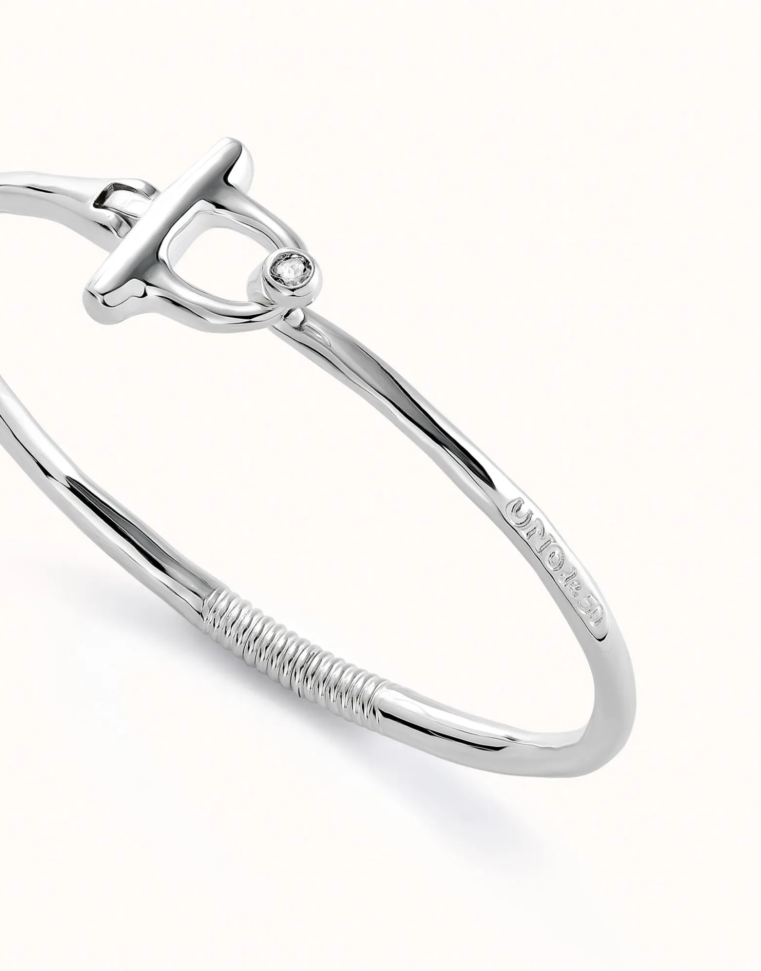 Pulsera con cierre frontal bañada en plata de ley con topacio blanco