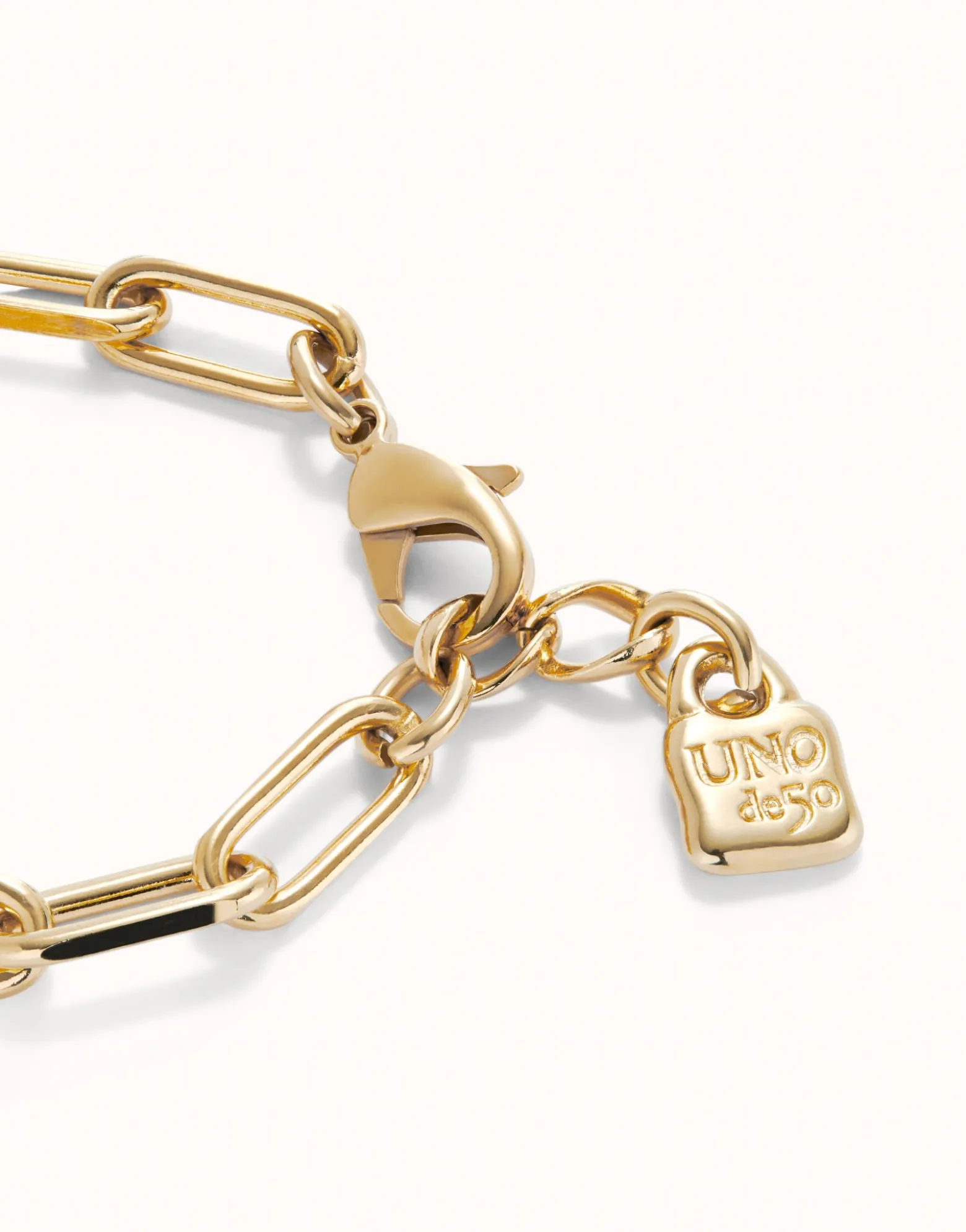 Pulsera con eslabones bañada en oro 18k