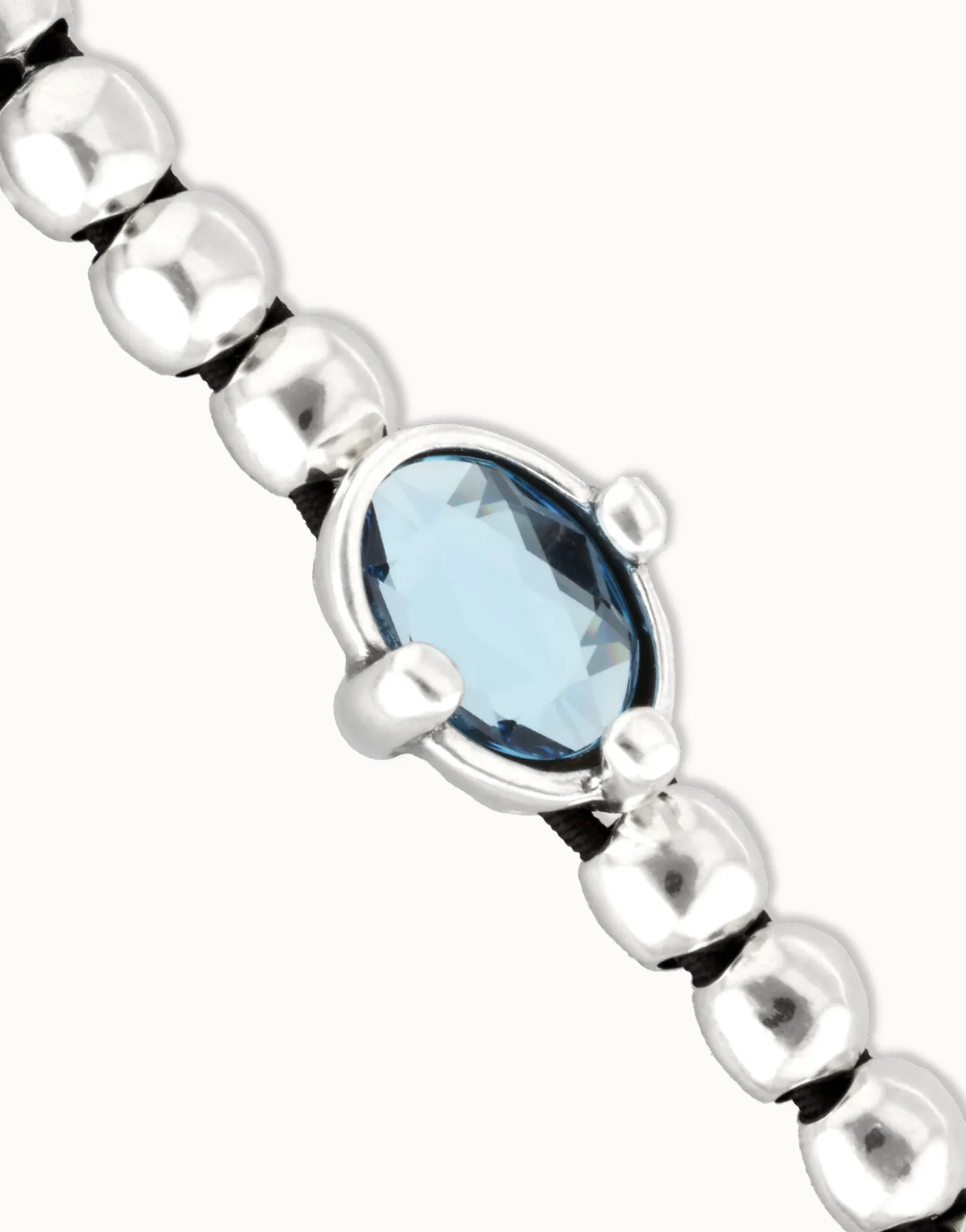 Pulsera de bolas bañada en plata con cristal facetado ovalado azul