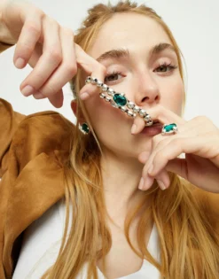 Pulsera de bolas bañada en plata con cristal facetado ovalado verde
