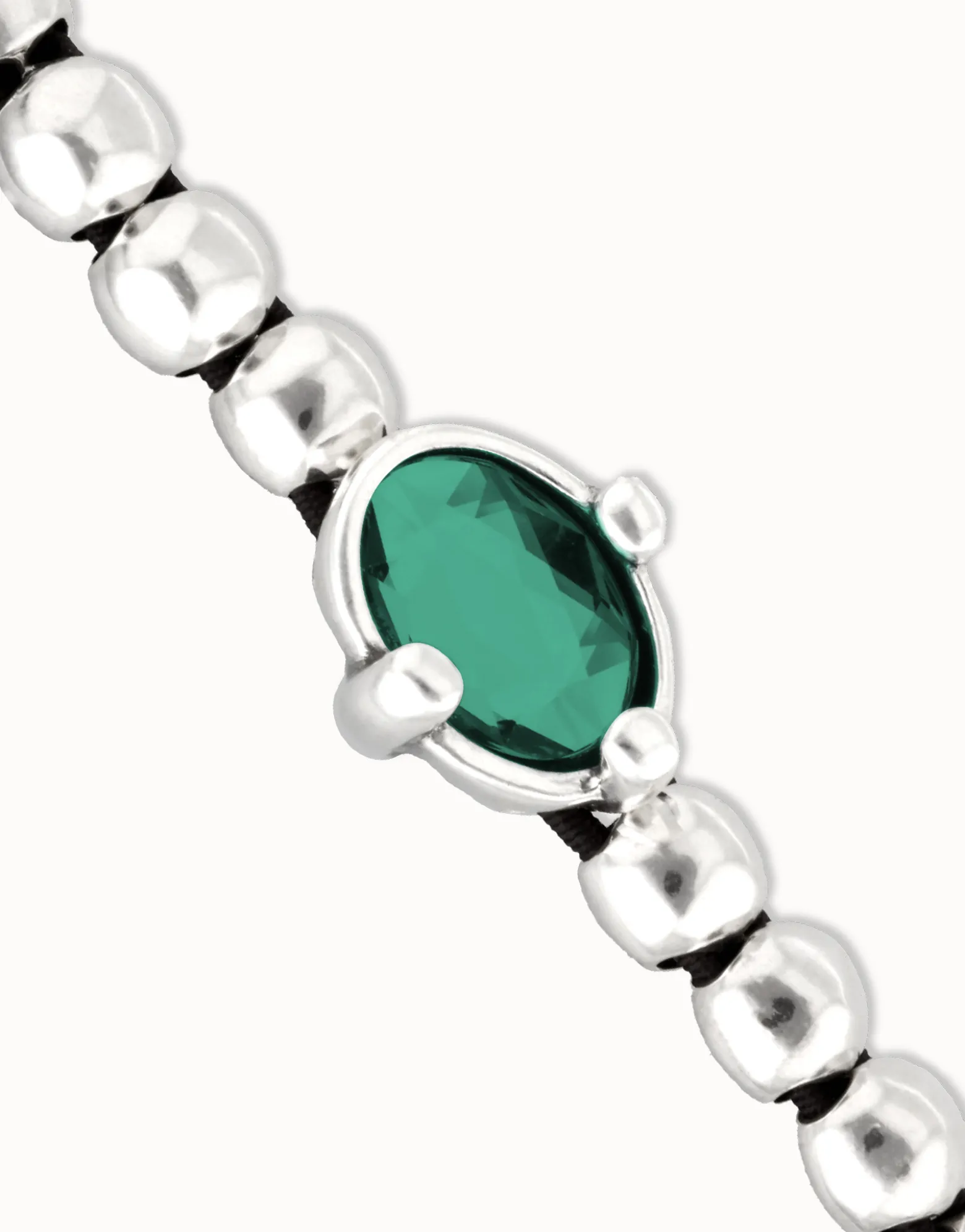 Pulsera de bolas bañada en plata con cristal facetado ovalado verde