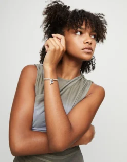 Pulsera de bolas bañadas en plata de ley con cristal negro
