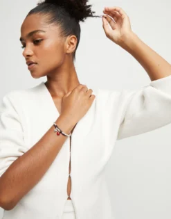Pulsera de bolas bañadas en plata de ley con cuero y cristal rojo