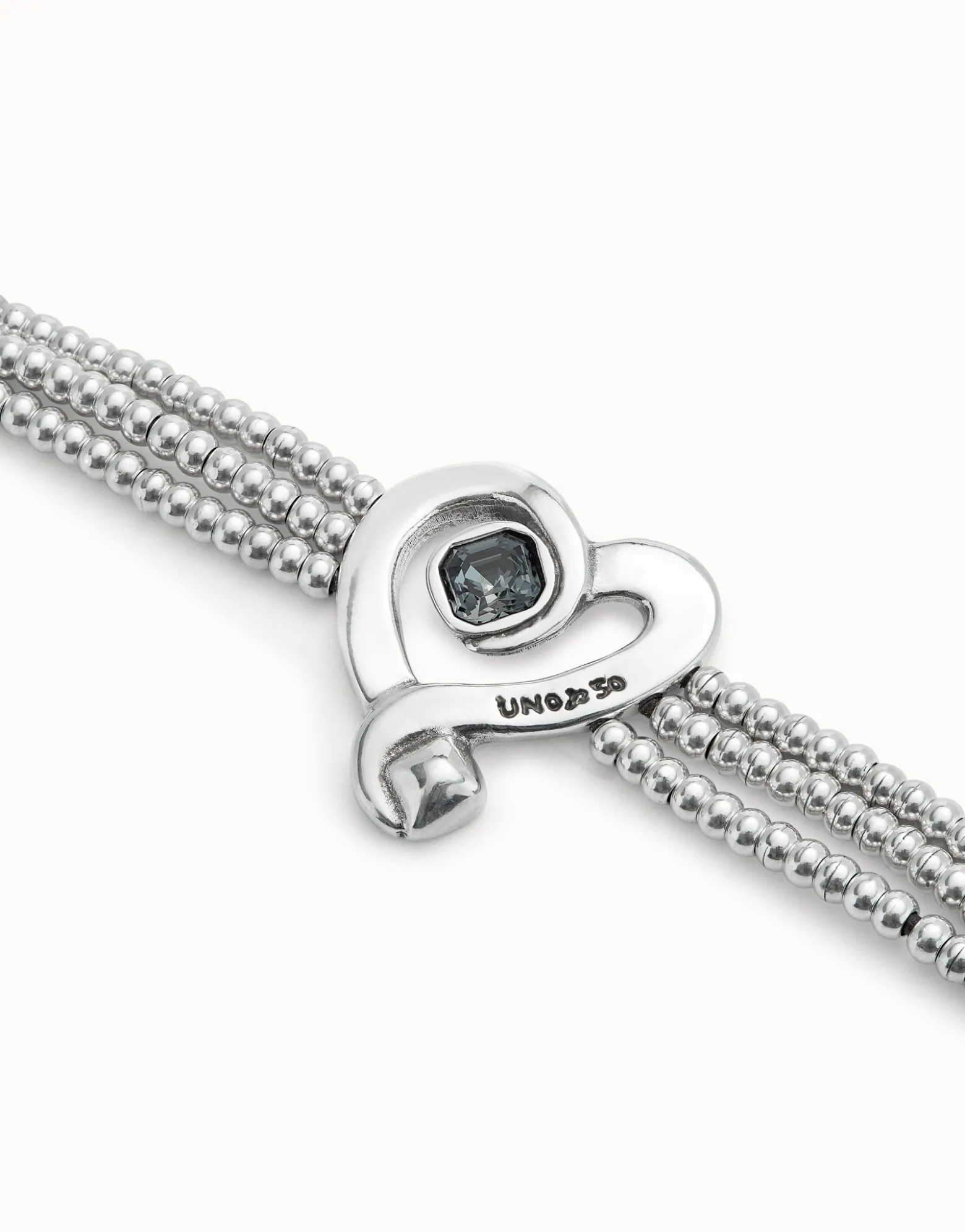 Pulsera de cuentas con corazón bañado en plata de ley con cristal negro