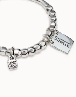 Pulsera de cuentas, pieza tubular y chapa con mensaje bañado en plata