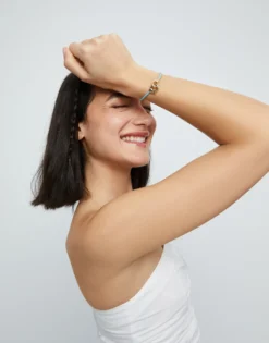 Pulsera de cuero azul con mosquetón entrelazado en oro