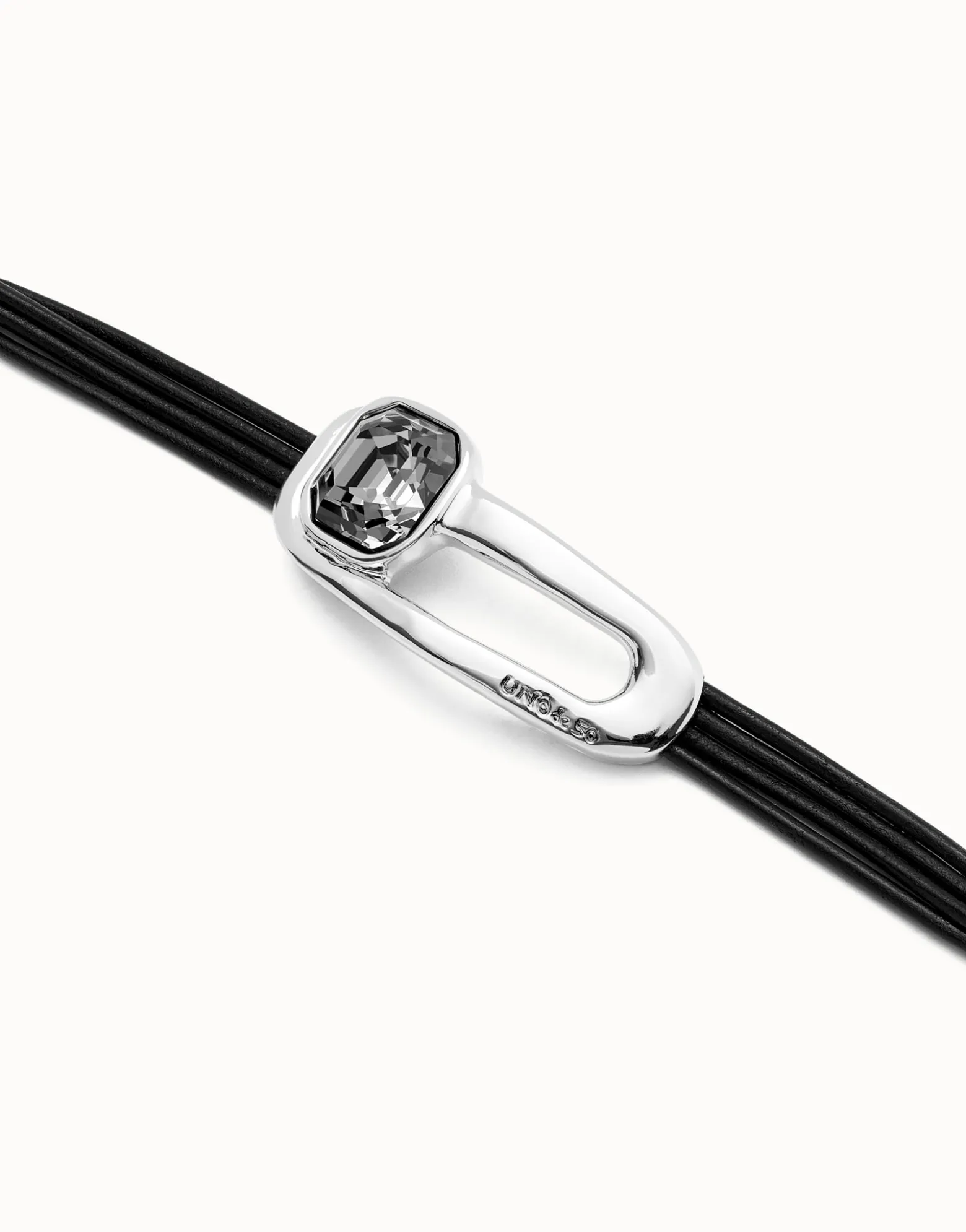 Pulsera de cuero bañada en plata de ley y cristal facetado negro