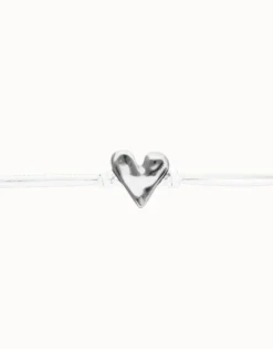 Pulsera de cuero blanco con detalle de corazón bañado en plata de ley
