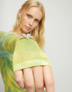 Pulsera de cuero camel con detalle de corazón bañado en plata de ley