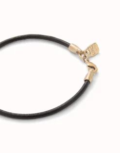 Pulsera de cuero cierre bañado en oro de 18k.