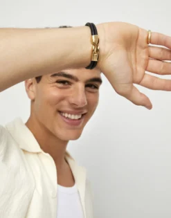 Pulsera de cuero con cierre dorado
