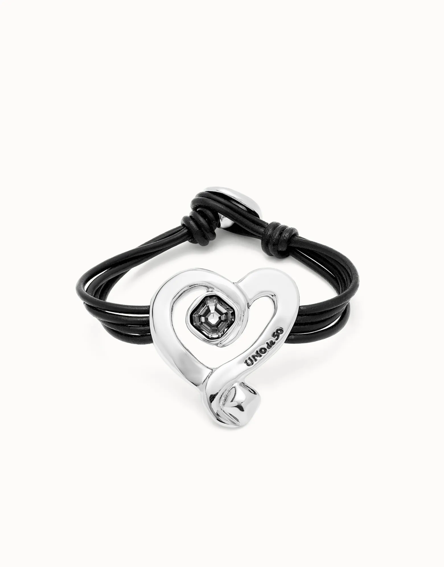 Pulsera de cuero con corazón bañado en plata de ley con cristal negro