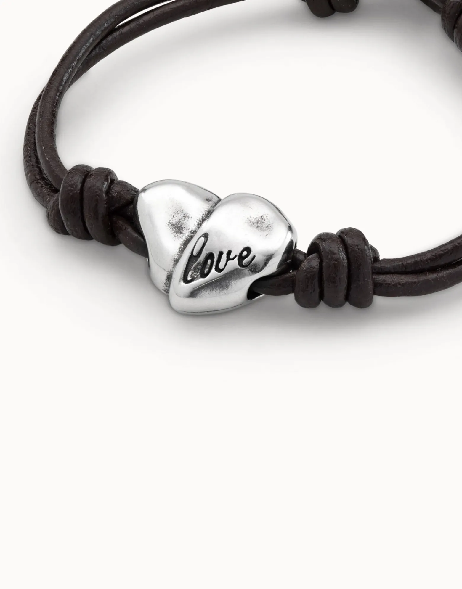 Pulsera de cuero con corazón bañada en plata de ley