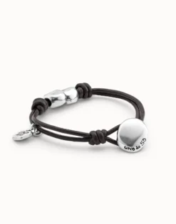 Pulsera de cuero con corazón bañada en plata de ley
