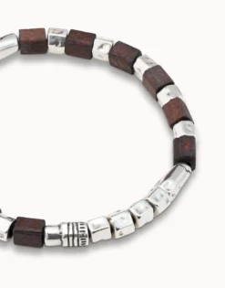 Pulsera de cuero con piezas bañadas en plata de ley y cuentas de madera