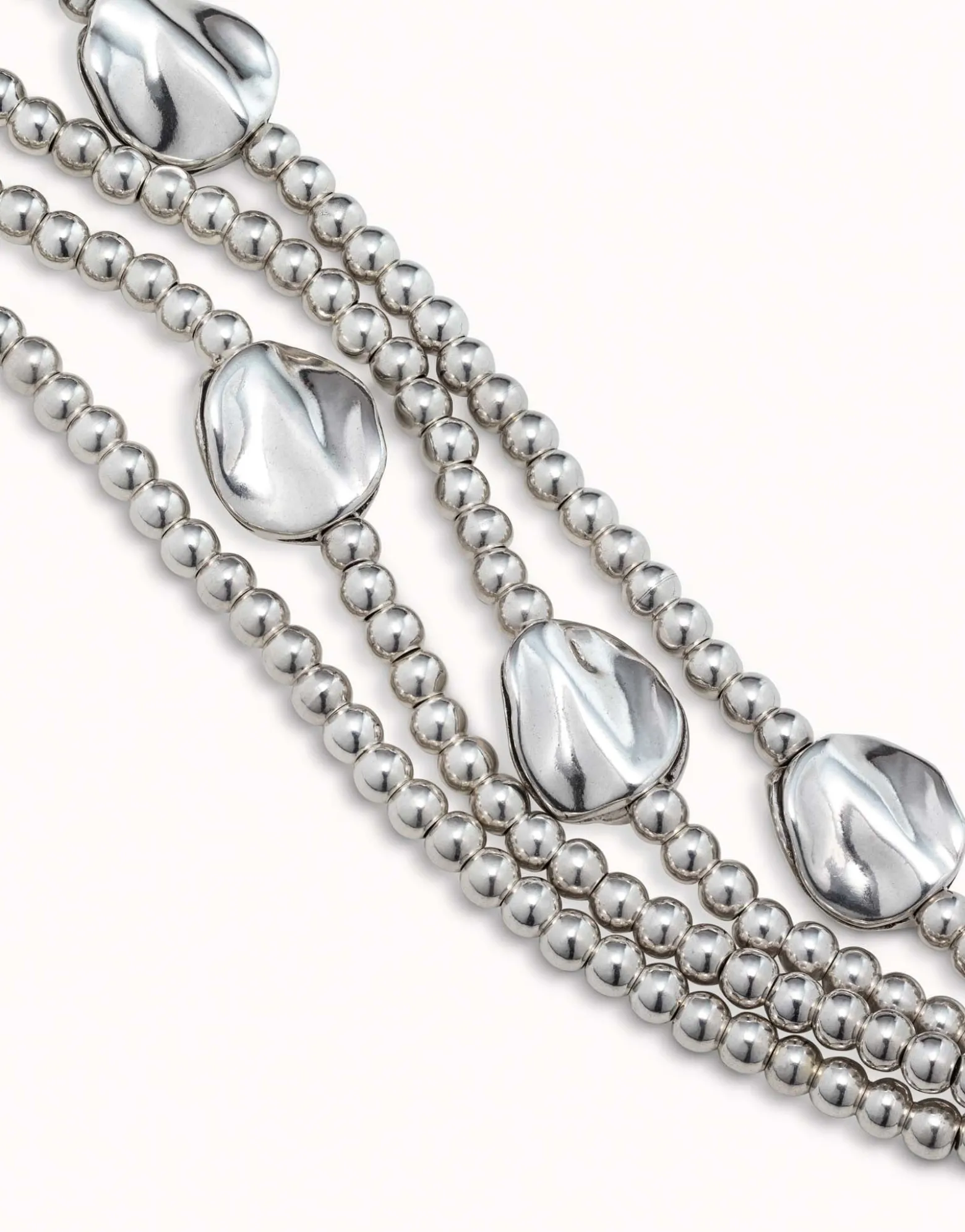 Pulsera de cuero marrón y cuentas bañadas en plata de ley
