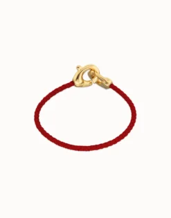 Pulsera de cuero rojo con mosquetón entrelazado en oro