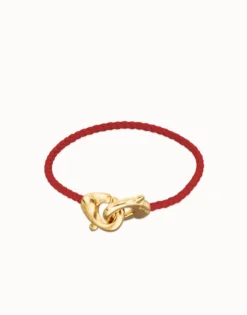 Pulsera de cuero rojo con mosquetón entrelazado en oro