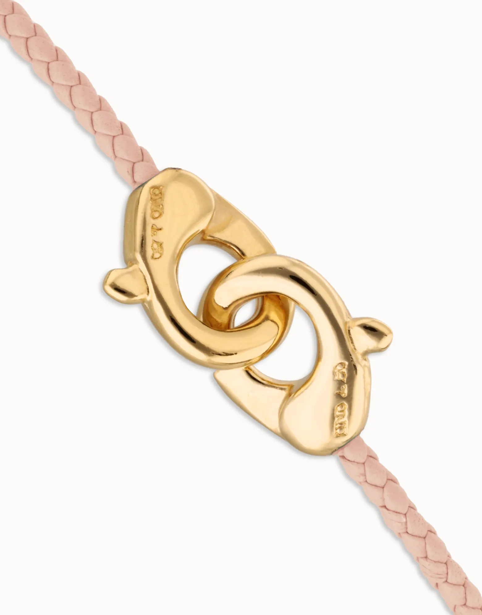 Pulsera de cuero rosa con mosquetón entrelazado en oro