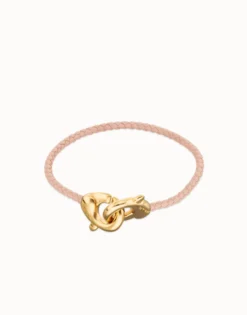 Pulsera de cuero rosa con mosquetón entrelazado en oro