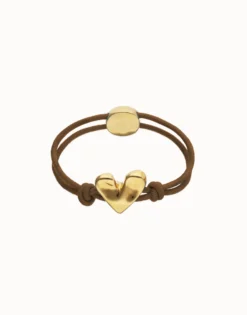 Pulsera de hilo elástico marrón con corazón bañado en oro 18k