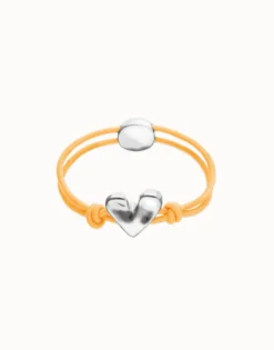 Pulsera de hilo elástico naranja con corazón bañado en plata de ley