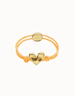 Pulsera de hilo elástico naranja con corazón bañado en oro 18k