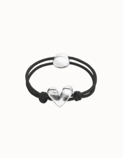 Pulsera de hilo elástico negro con corazón bañado en plata de ley
