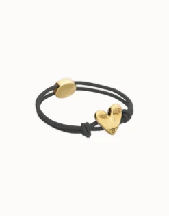 Pulsera de hilo elástico negro con corazón bañado en oro 18k