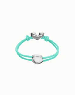 Pulsera de hilo elástico turquesa con corazón bañado en plata de ley