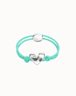 Pulsera de hilo elástico turquesa con corazón bañado en plata de ley