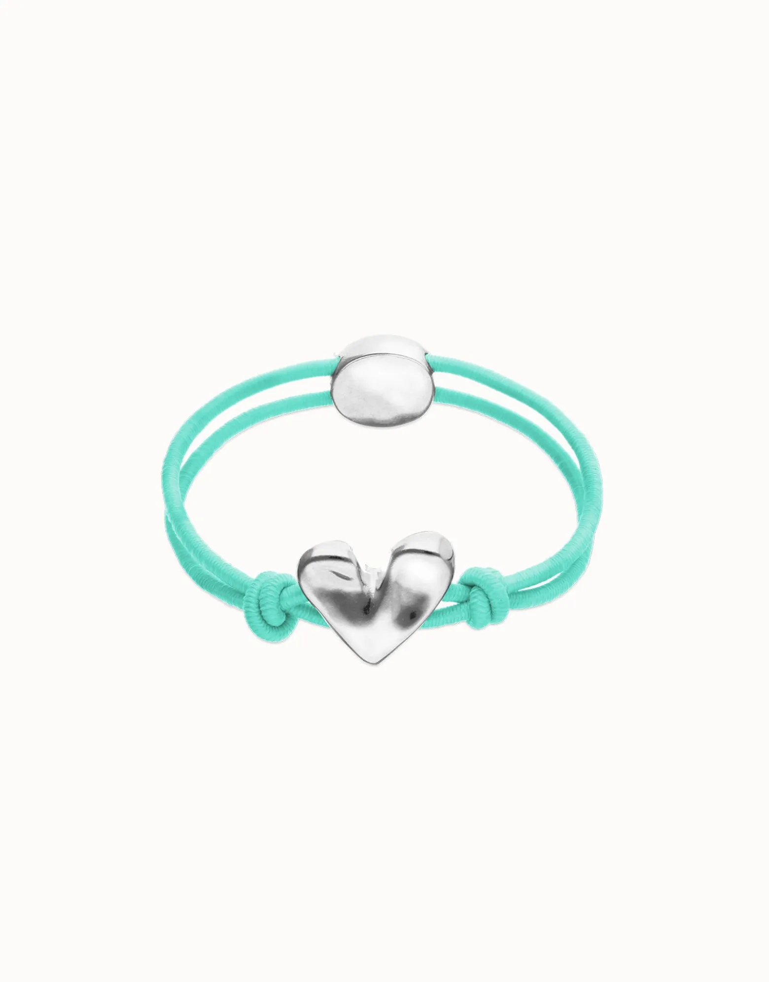 Pulsera de hilo elástico turquesa con corazón bañado en plata de ley