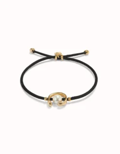 Pulsera de hilo negro con perla shell fornitura bañada en oro 18k.