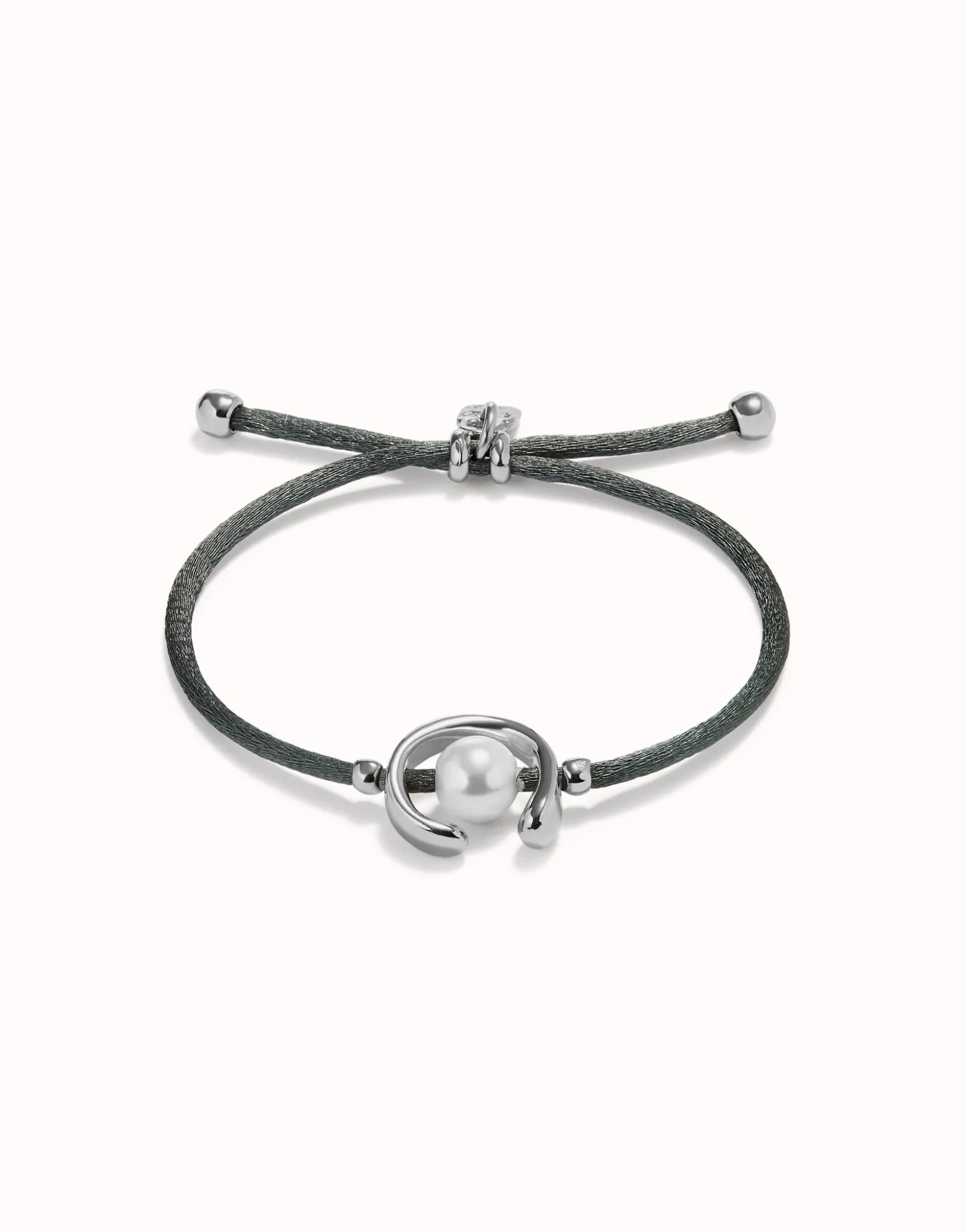Pulsera de hilo negroso con perla shell fornitura bañada en plata de ley.