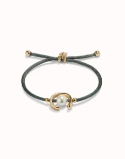 Pulsera de hilo negroso con perla shell fornitura bañada en oro 18k.