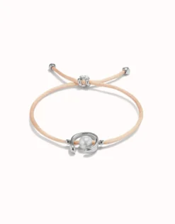 Pulsera de hilo salmón con perla shell fornitura bañada en plata de ley.