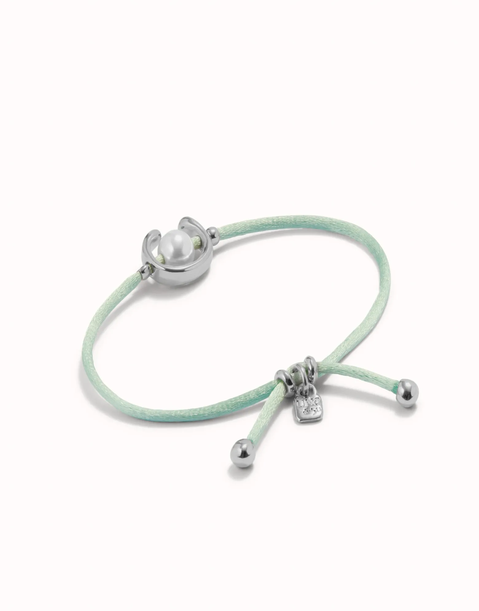 Pulsera de hilo verde azulado con perla shell fornitura bañada en plata de ley.