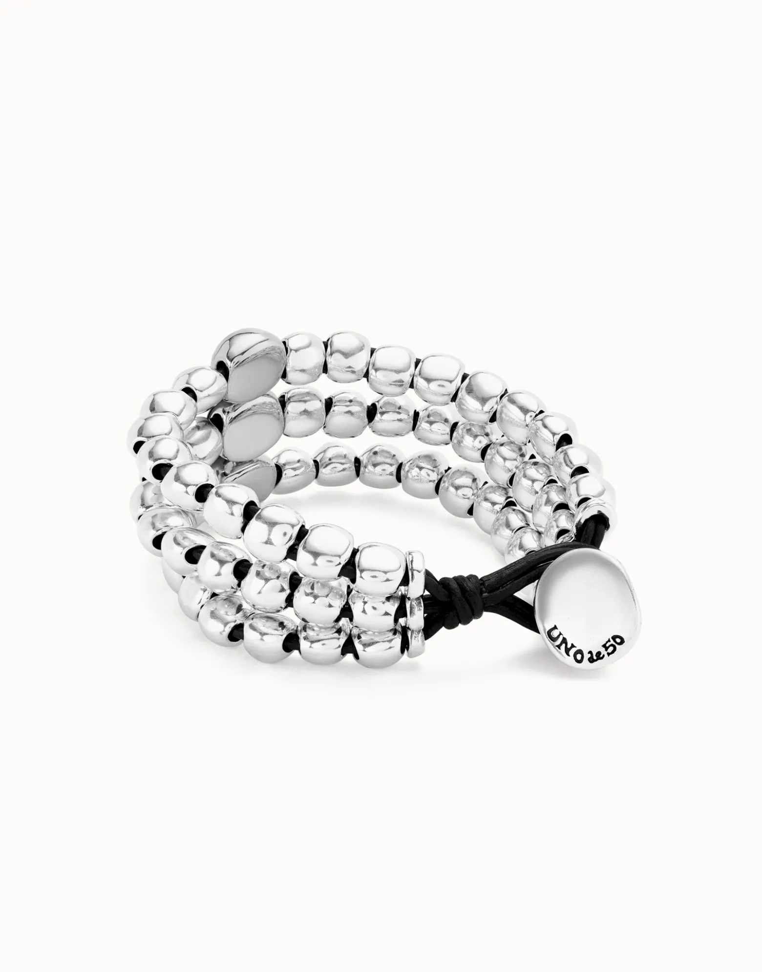 Pulsera de tres tiras de cuentas bañadas en plata de ley