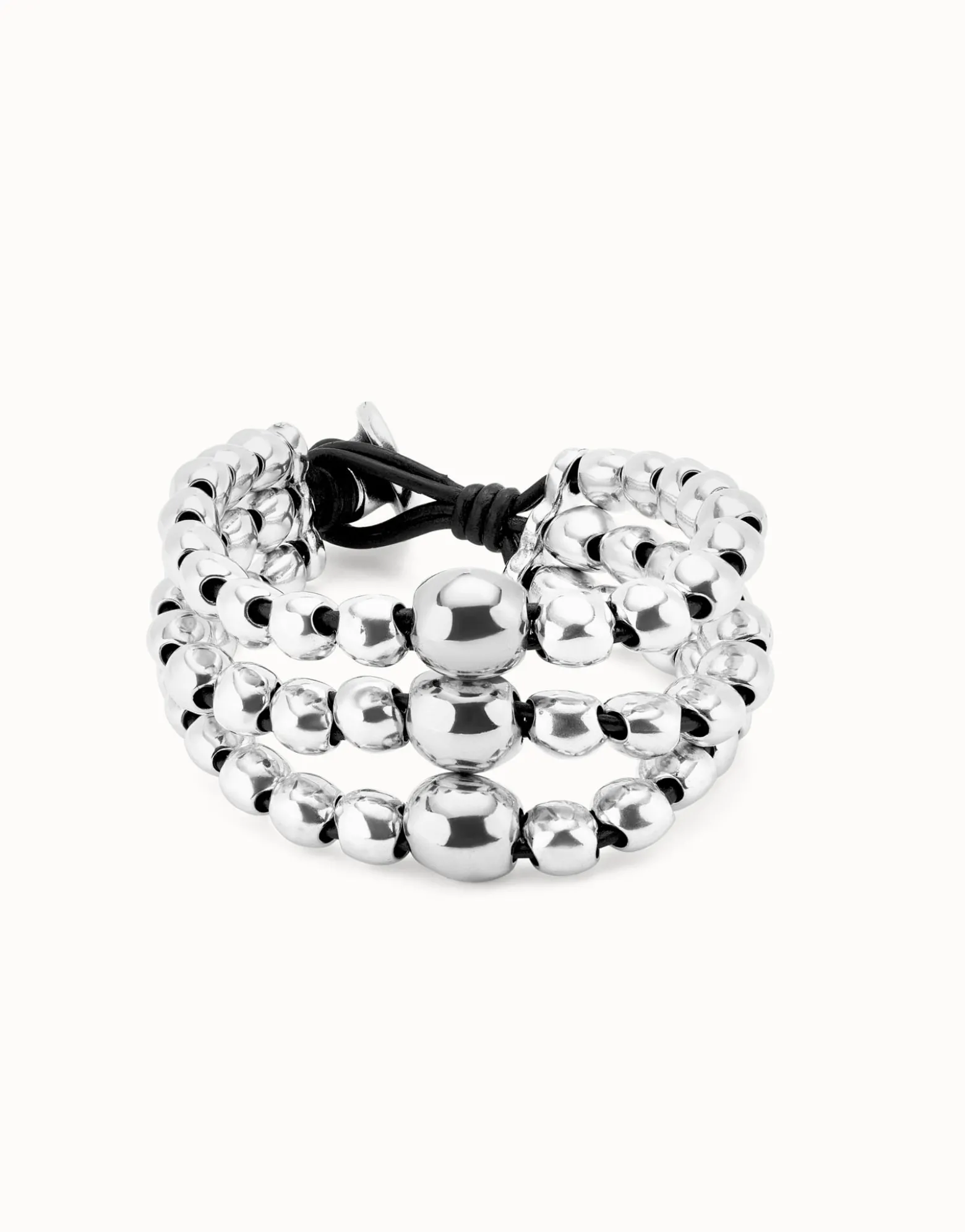 Pulsera de tres tiras de cuentas bañadas en plata de ley