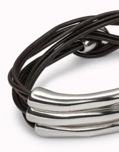 Pulsera de tres vueltas de cuero marrón y detalles bañados en plata de ley