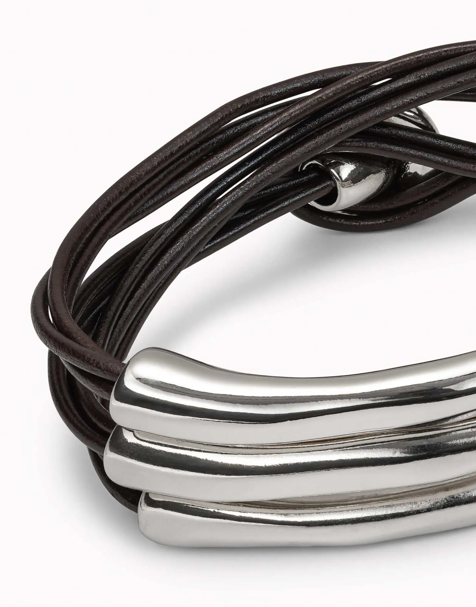 Pulsera de tres vueltas de cuero marrón y detalles bañados en plata de ley
